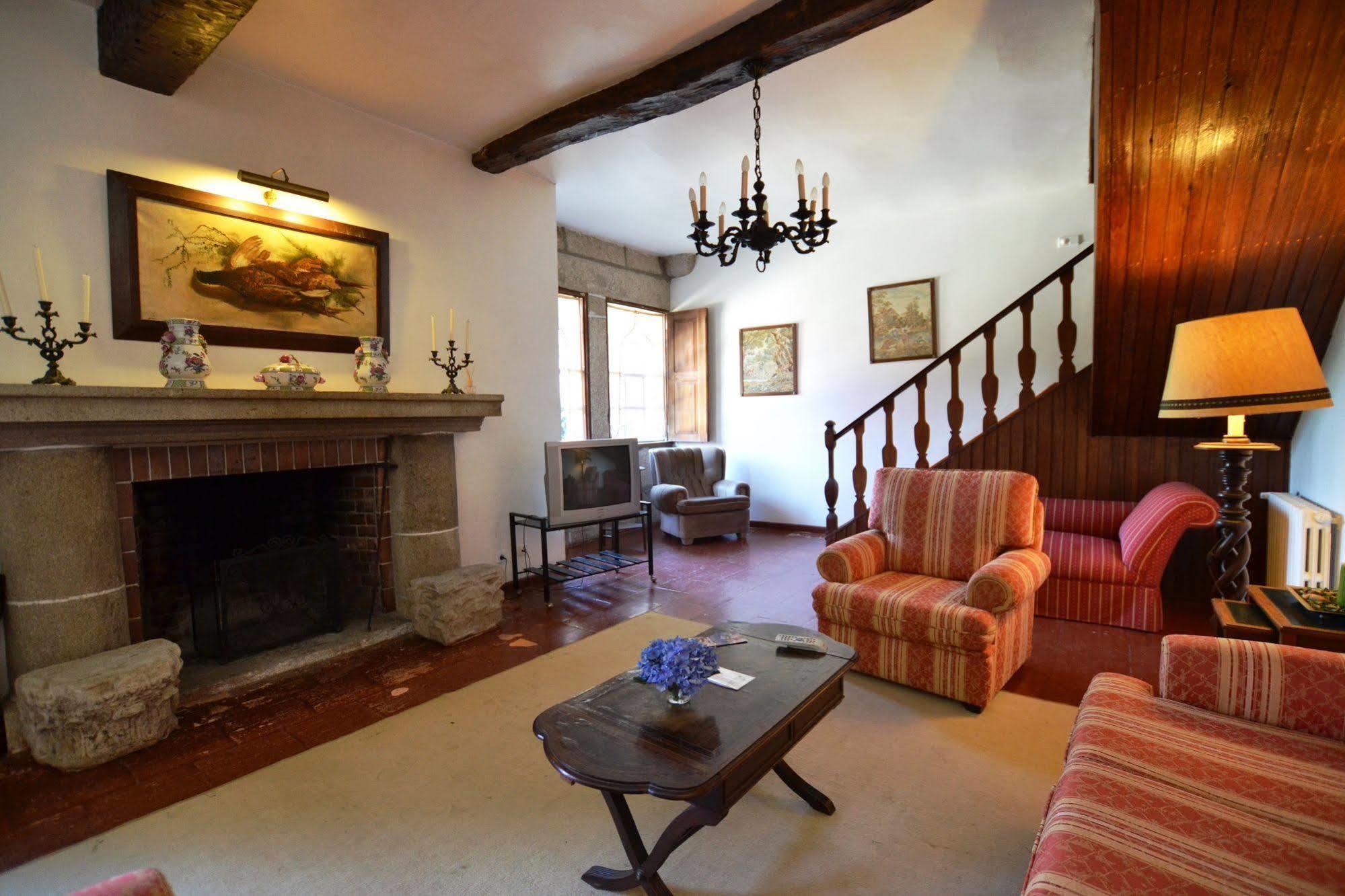 바르셀로스 Casa Dos Assentos De Quintiaes B&B 외부 사진